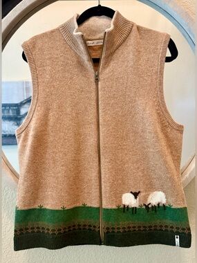 Woolrich “Grazing Sheep" “Sheep Motif” Lambswool Vest. Vintage. Like new.